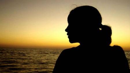 Woman shadow horizon 450 x 253